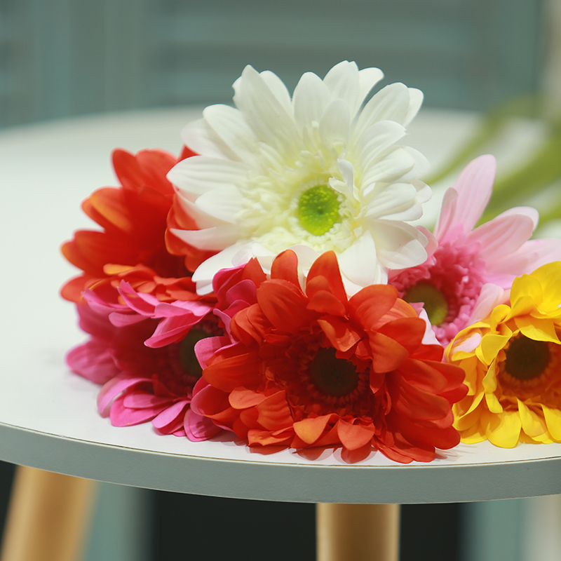 Artificial gerbera daisy stems with UV-resistant and fade-proof colors